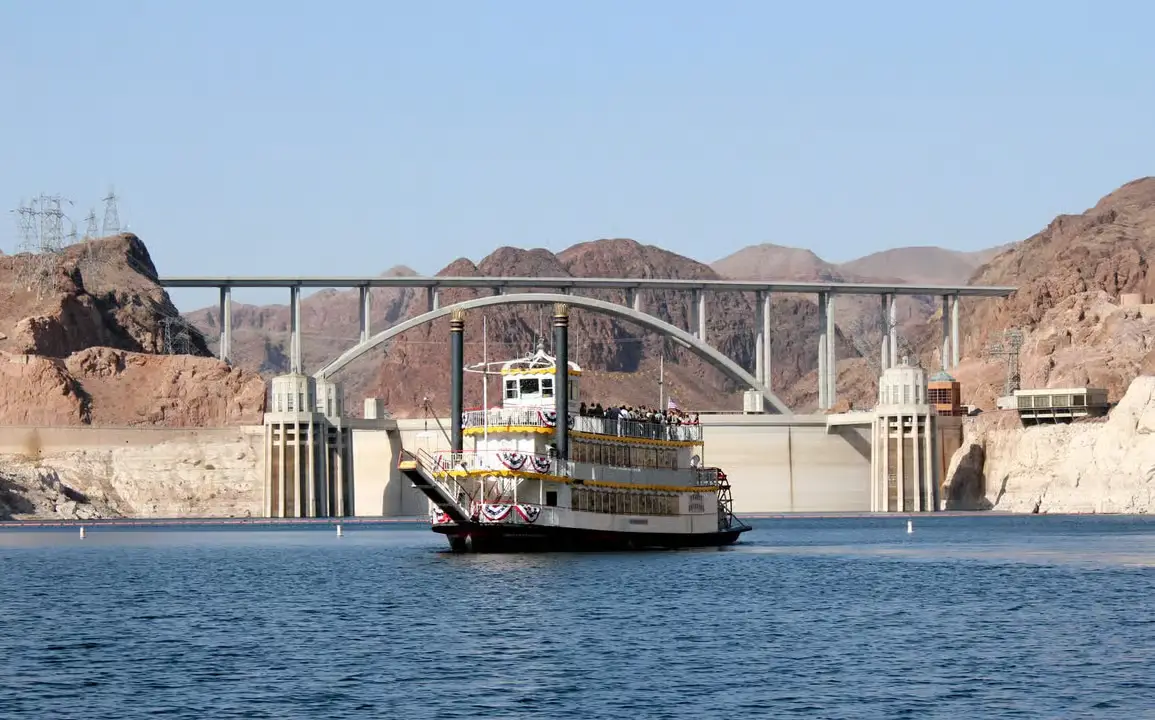 Hoover Dam boat tour