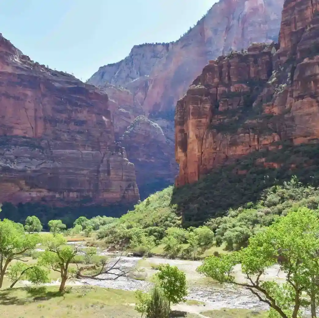 <p>DÓNDE ALOJARSE<br />
ZION</p>