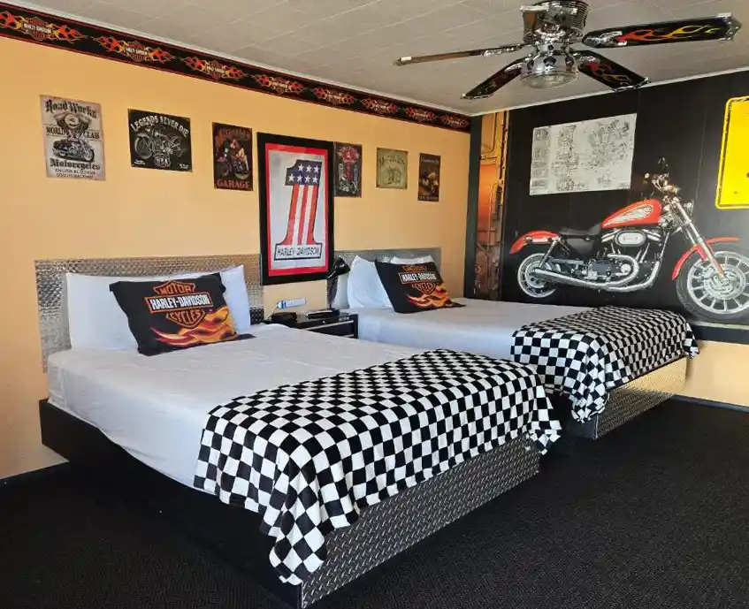 Galaxy of Harley Bikers, Hatch