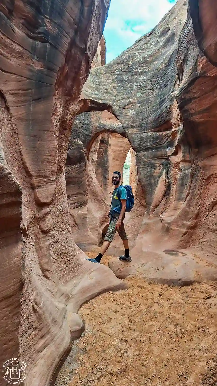 Arcos en el interior del Peek-a-Boo Slot Canyon, Escalante