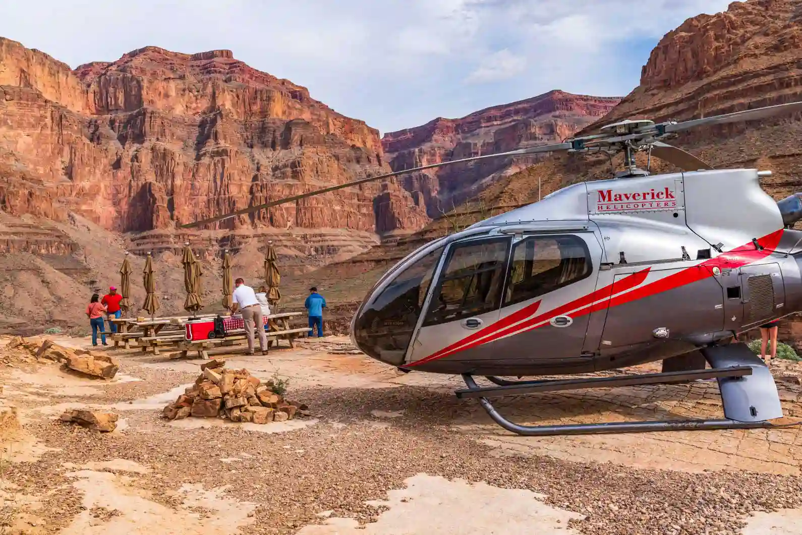 Tour en helicóptero con aterrizaje en el fondo del Gran Cañón