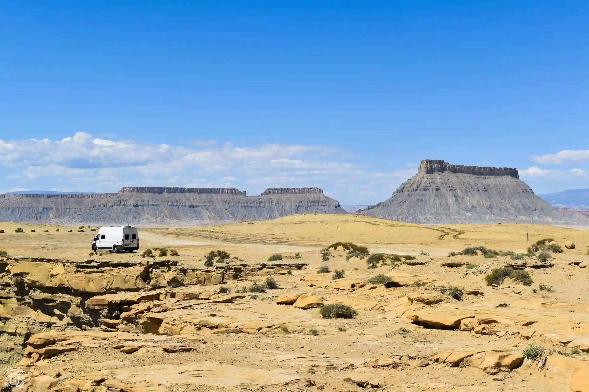 Factory Butte desde Moonscape Overlook, Utah